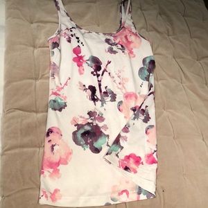 Size 8 Lululemon tank